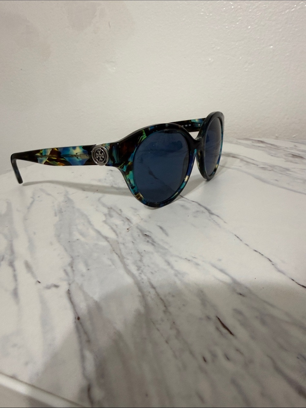 Tory Burch Blue Lens Round Sunglasses with Multicolor Tortoiseshell TY 7087